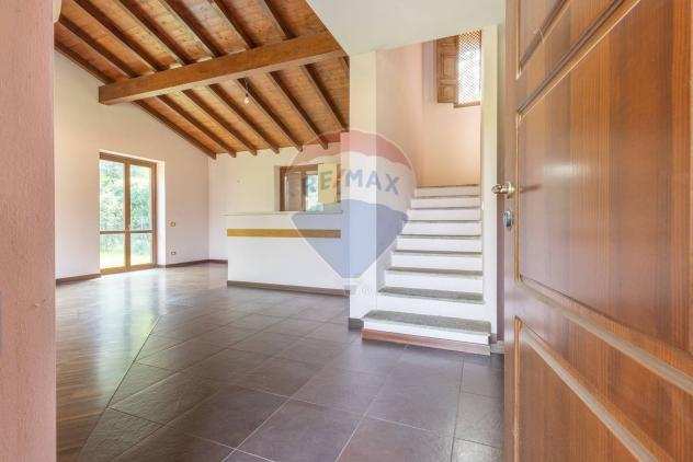 Rif21531063-100 - Villa o villino in Vendita a Besozzo di 301 mq