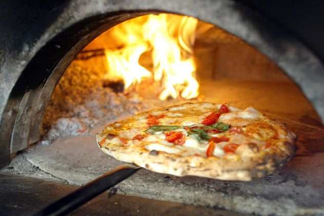 Rimini Pizzeria con forno a legna, gastronomia, Ristorantino con posti a sedere