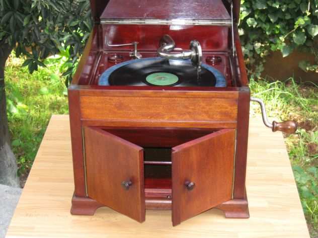 Riparazione e restauro delle macchine parlanti (Grammofoni)