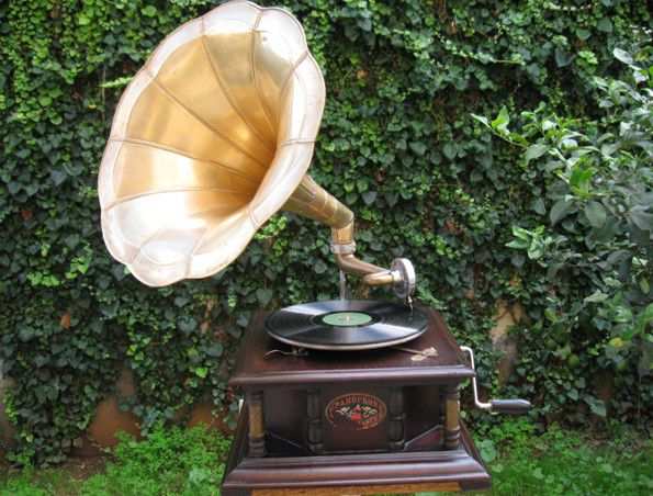 Riparazione e restauro delle macchine parlanti (Grammofoni)