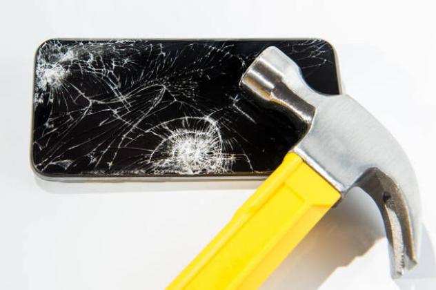 Riparazione Schermi iPhone Davanti ai Tuoi Occhi