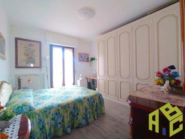 Rosignano Solvay - Rif. R1559. 300 mt dal mare, appartamento quarto piano con affaccio su colline di Rosignano Marittimo e con balcone vista mare, ris