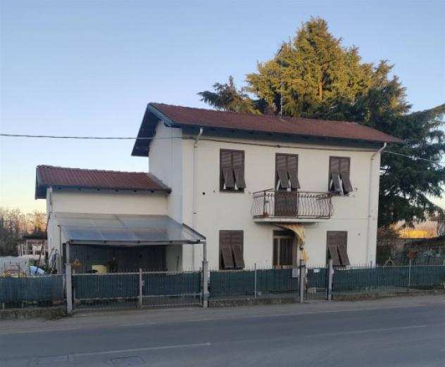 Rustico  Casale di 100 msup2 con 4 locali e box auto in vendita a Arquata Scrivia