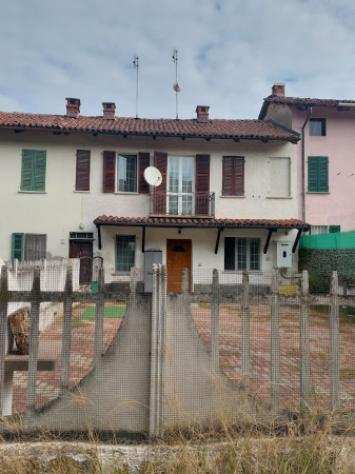 Rustico  Casale di 100 msup2 con 4 locali in vendita a Asti