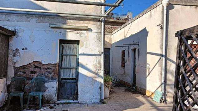 Rustico  Casale di 100 msup2 con 4 locali in vendita a Gravina di Catania