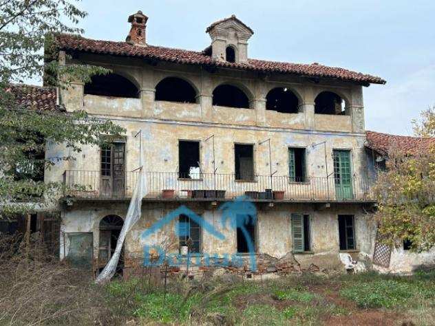 Rustico  Casale di 1250 msup2 con piugrave di 5 locali in vendita a Pinerolo