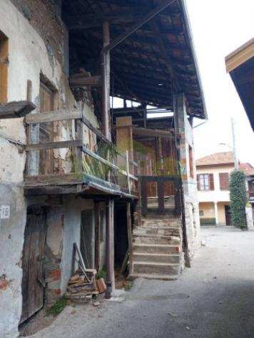 Rustico  Casale di 130 msup2 con piugrave di 5 locali in vendita a Varallo