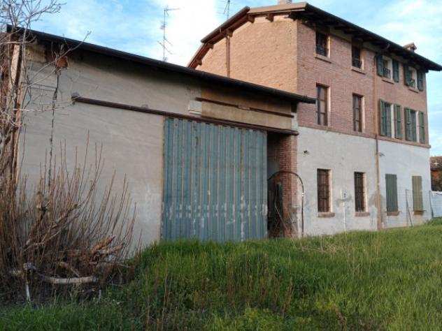 Rustico  Casale di 140 msup2 con 3 locali in vendita a Novi di Modena