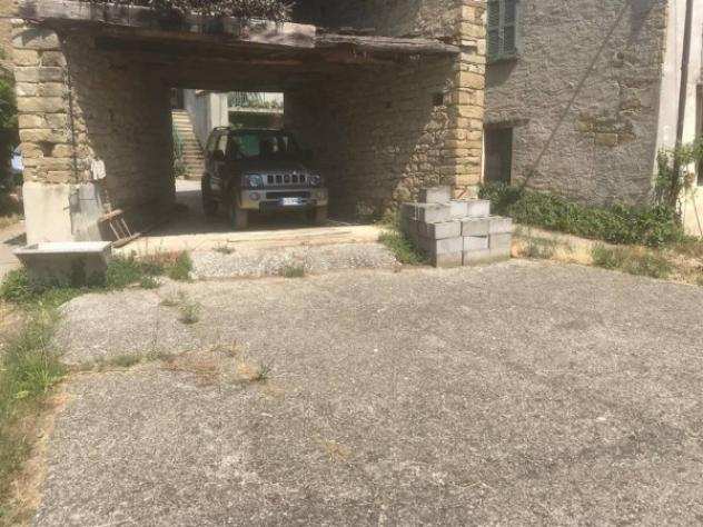 Rustico  Casale di 150 msup2 con piugrave di 5 locali e box auto in vendita a Varzi