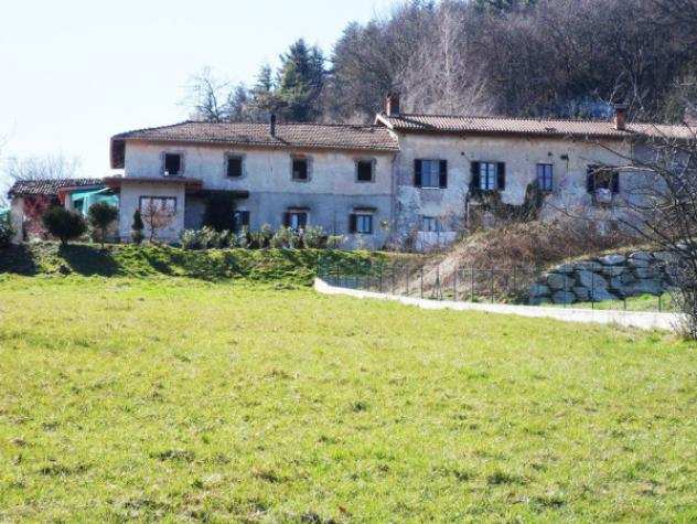 Rustico  Casale di 168 msup2 con piugrave di 5 locali in vendita a Brezzo di Bedero