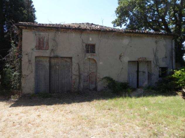 Rustico  Casale di 1701 msup2 con piugrave di 5 locali in vendita a Cesena