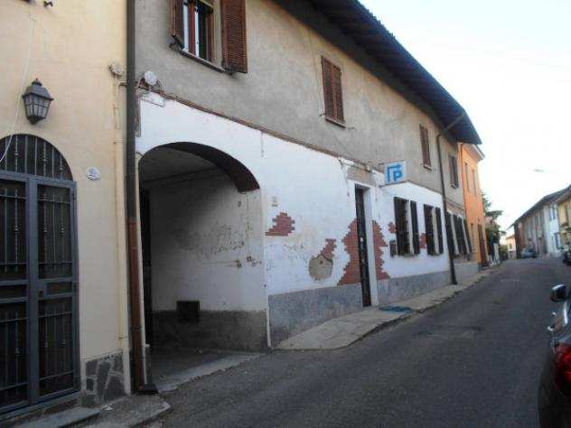 Rustico  Casale di 260 msup2 con piugrave di 5 locali in vendita a Pavia