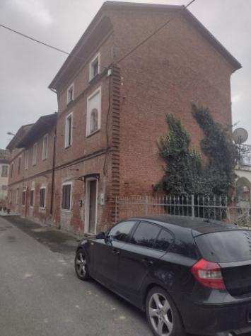 Rustico  Casale di 340 msup2 con piugrave di 5 locali e box auto in vendita a Castelspina
