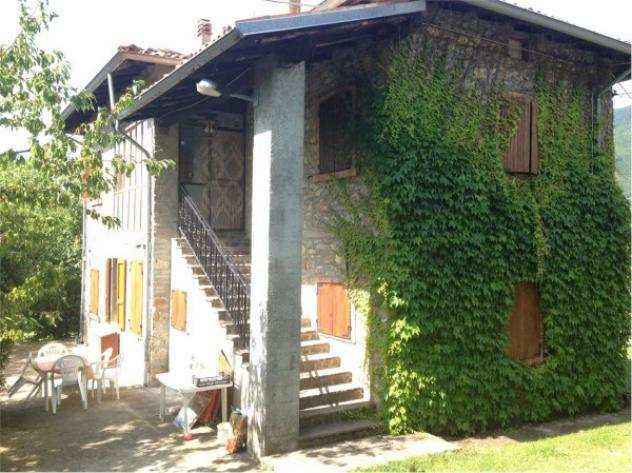 Rustico  Casale di 350 msup2 con piugrave di 5 locali in vendita a Bobbio