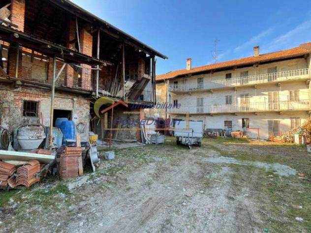 Rustico  Casale di 350 msup2 con piugrave di 5 locali in vendita a Borgo Ticino