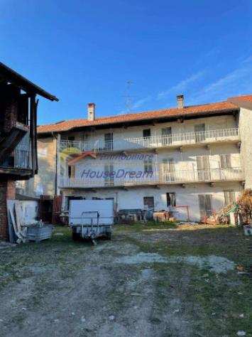 Rustico  Casale di 350 msup2 con piugrave di 5 locali in vendita a Borgo Ticino