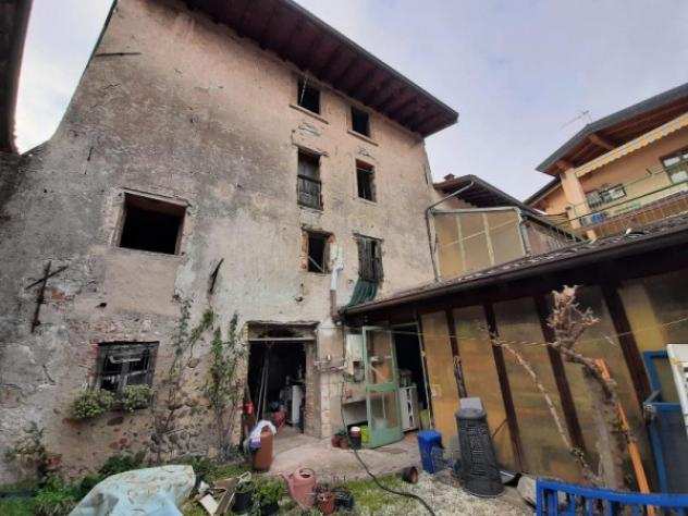 Rustico  Casale di 400 msup2 con piugrave di 5 locali in vendita a San Felice del Benaco