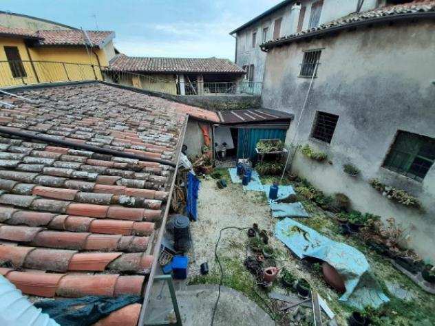 Rustico  Casale di 400 msup2 con piugrave di 5 locali in vendita a San Felice del Benaco