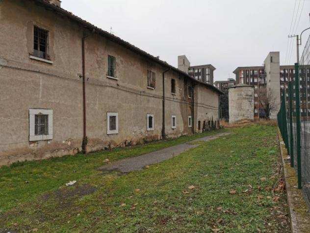 Rustico  Casale di 4000 msup2 con piugrave di 5 locali in vendita a Brescia