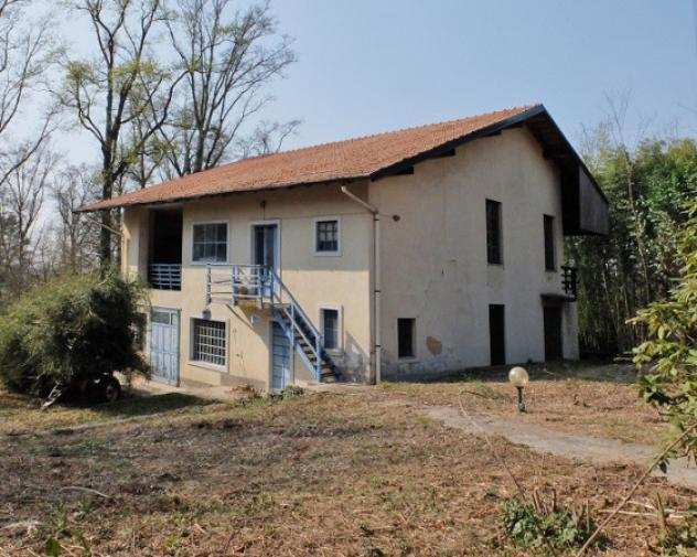 Rustico  Casale di 514 msup2 con 5 locali in vendita a Gallarate