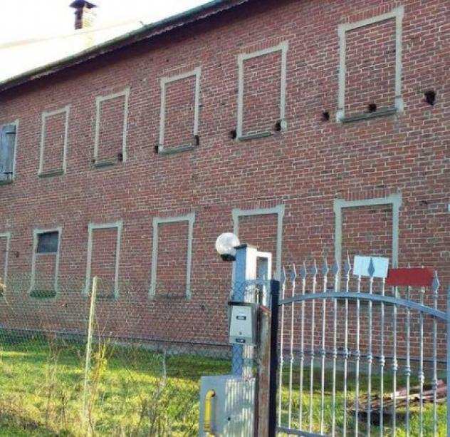 Rustico  Casale di 625 msup2 con piugrave di 5 locali in vendita a Alessandria