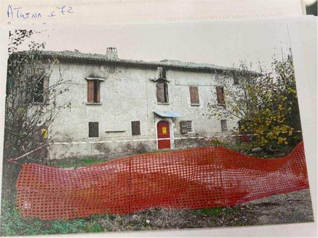 Rustico  Casale di 655 msup2 con piugrave di 5 locali in vendita a Reggio Emilia