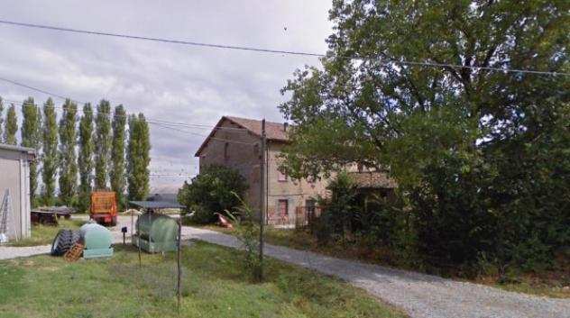 Rustico  Casale di 800 msup2 con piugrave di 5 locali in vendita a Reggio Emilia