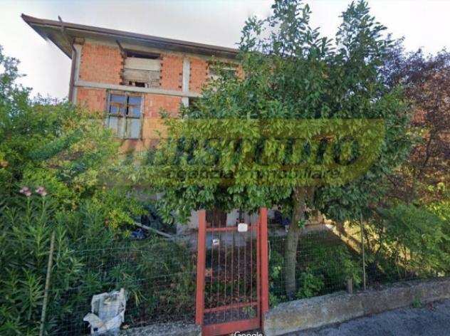 Rustico  Casale di 800 msup2 con piugrave di 5 locali in vendita a Urgnano