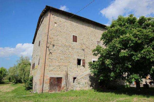 Rustico casale in Vendita in zona MONTEMAGGIORE) con giardino