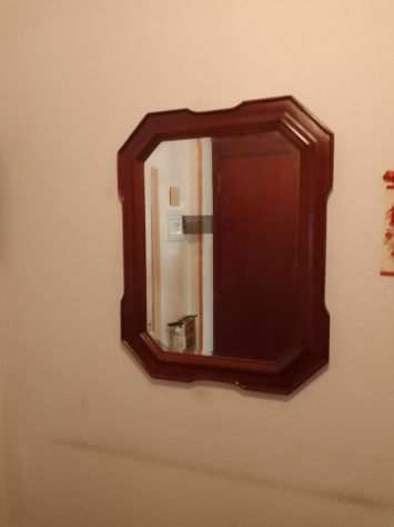 Saletta mobile bar, specchio, portasoprabiti e alzata in legno
