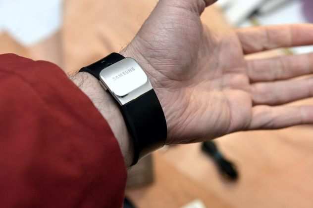 Samsung Gear S Curve Smartwatch Black (si puograve inserire una sim)