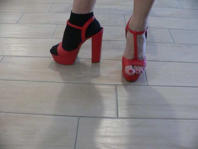 Sandali rossi OVYE usati