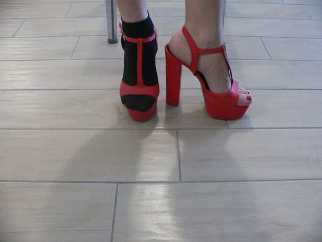 Sandali rossi OVYE usati