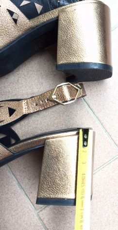 Sandali scarpe color oro tg 36 praticamente nuove con tacco