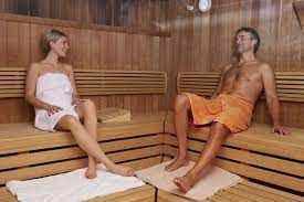 sauna scrub percorso spa massaggio coppia moet chandon e frutta