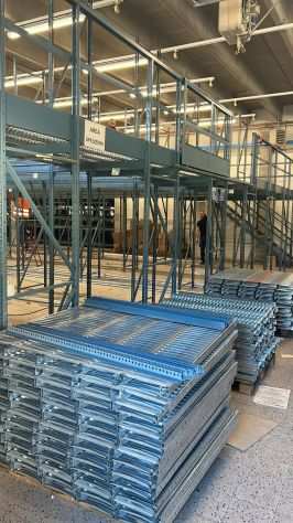 scaffali