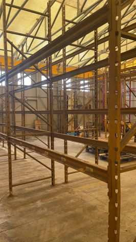 Scaffali diverse capacitagrave di carico