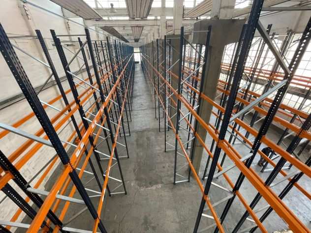 Scaffali industriali a volontagrave