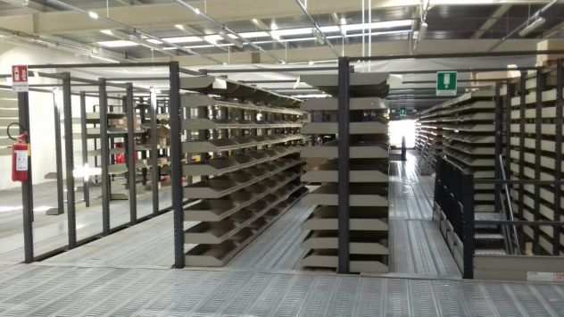 Scaffali per archivio manuale