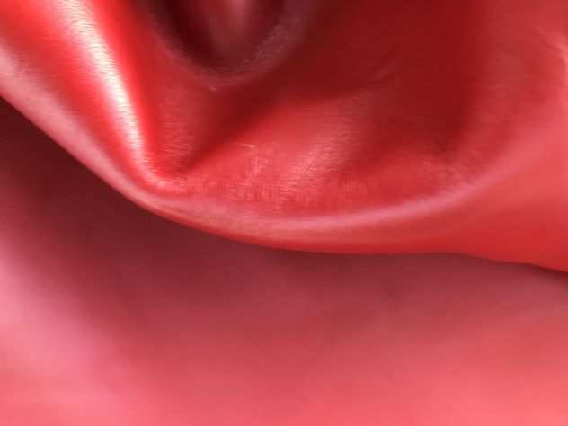 Scampolo pelle rossa scarlatto da pelletteria