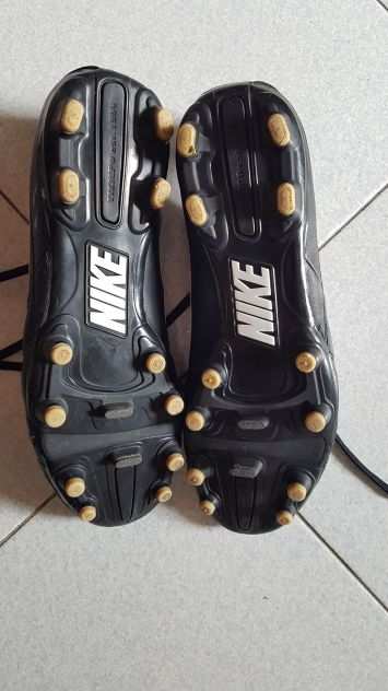 Scarpe da calcio Nike Tiempo nere e bianche