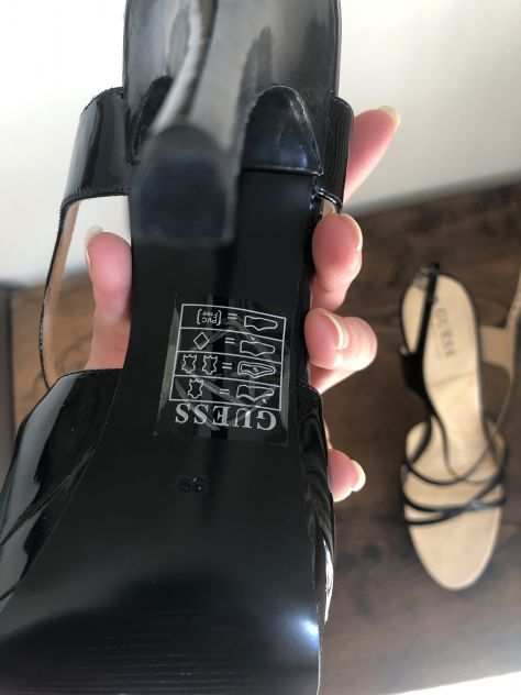 scarpe nere con tacco GUESS n. 39