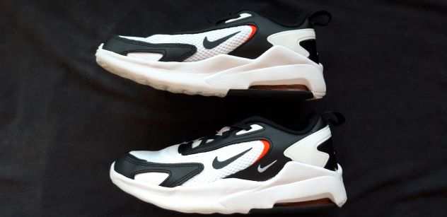 Scarpe Nike Air n. 34 pari al nuovo