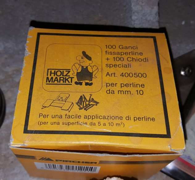 scatola con circa 100 ganci fissaperline  chiodini per perline da mm10