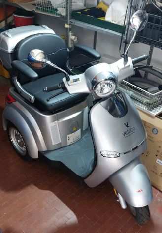 Scooter elettrico a tre ruote per disabili