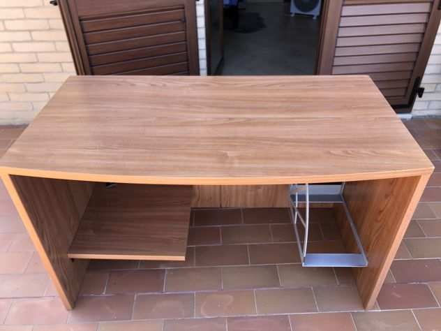 scrivania in legno
