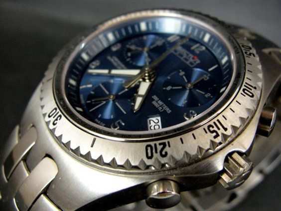 SECTOR 975 CHRONOGRAPH SAPPHIRE CRYSTAL.