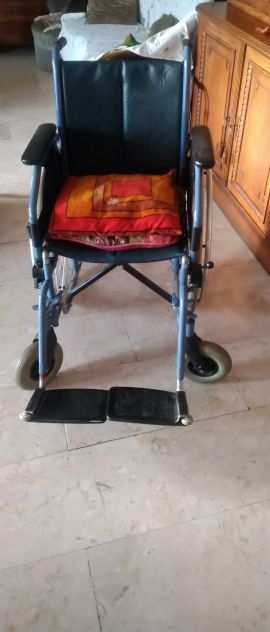 Sedia a rotelle pieghevole per disabili