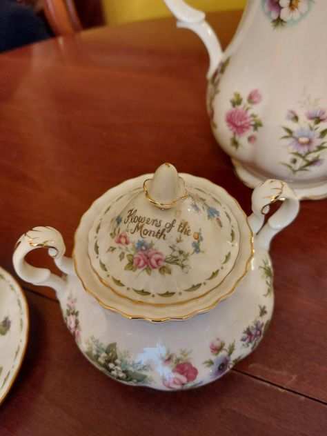 Servizio COMPLETO Royal Albert of the month