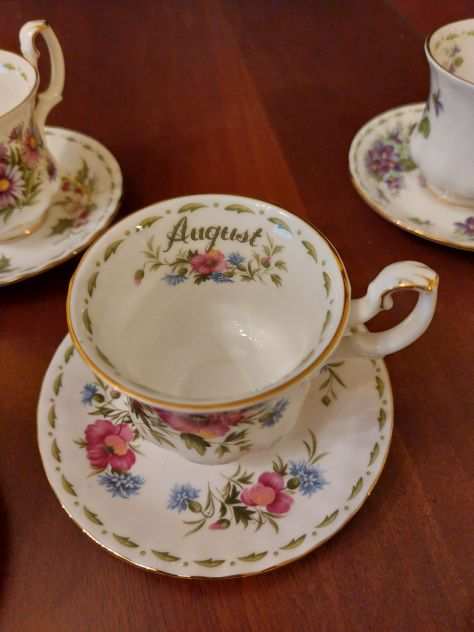 Servizio COMPLETO Royal Albert of the month